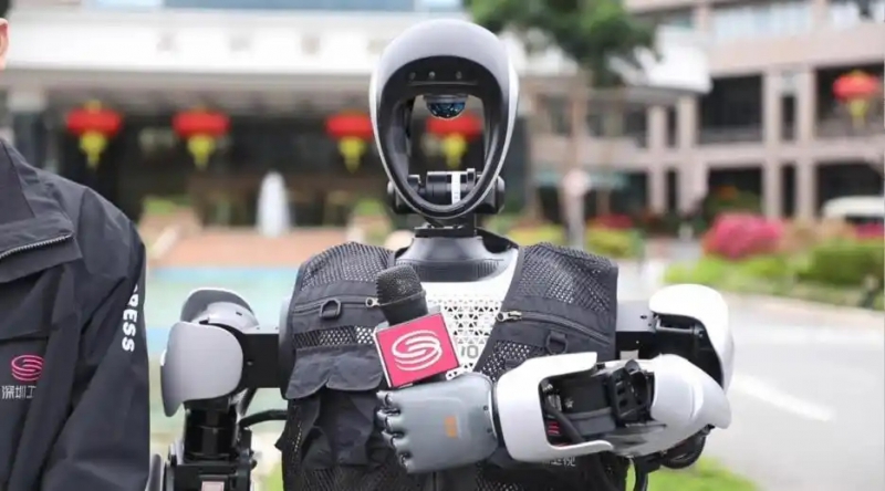 “机器人记者”亮相深圳市两会(图1)